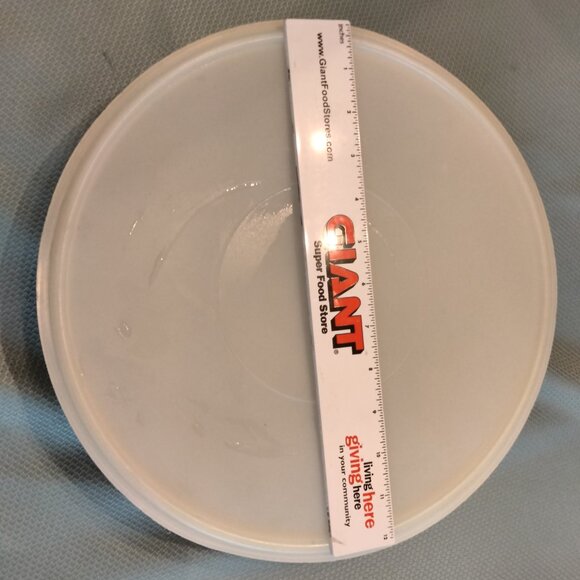 VINTAGE - Tupperware Pie/Cupcake Holder - Picture 3 of 3